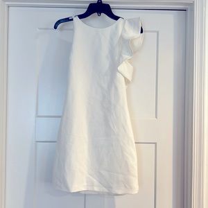 Lulu’s white dress